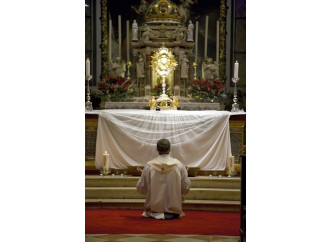 Adorazione eucaristica. Riscoprire la Presenza